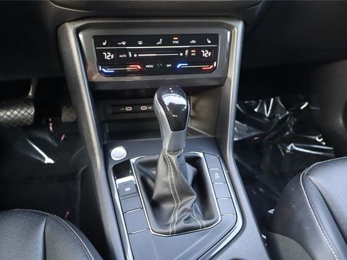 Certified 2023 Volkswagen Tiguan SE FWD image 21