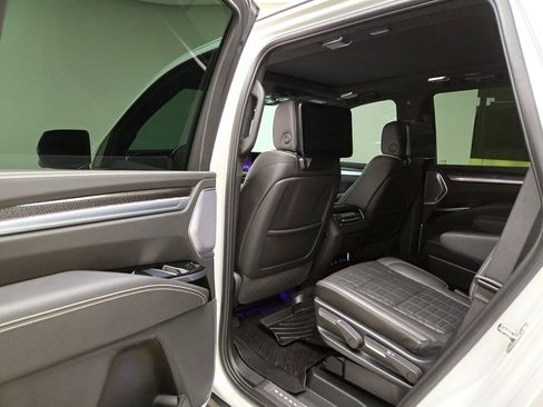 Used 2025 Cadillac Escalade V AWD/4WD image 18