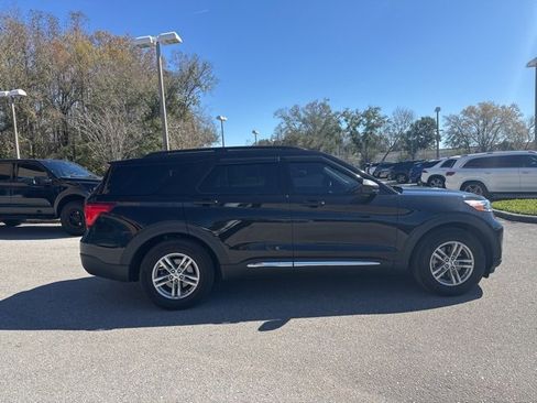 Used 2022 Ford Explorer XLT w/ Equipment Group 202A image 7
