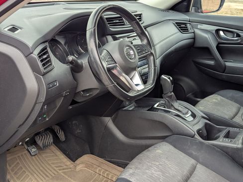 Used 2017 Nissan Rogue SV image 10