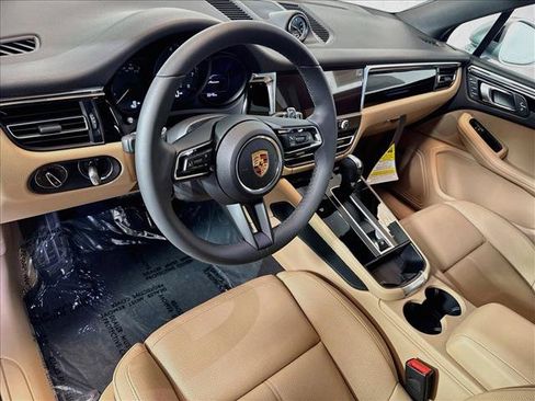 Used 2026 Porsche Macan AWD/4WD image 4