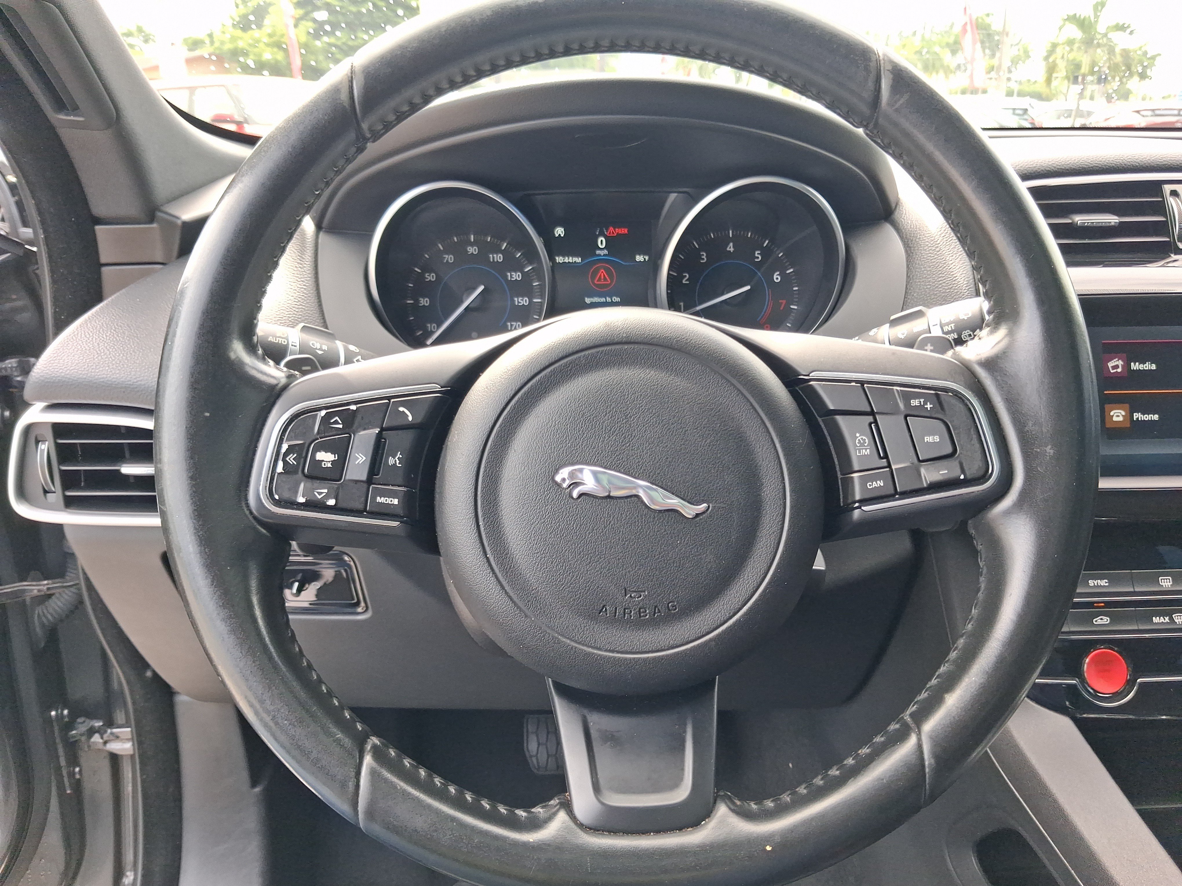 Used 2018 Jaguar F-PACE Premium AWD/4WD image 14