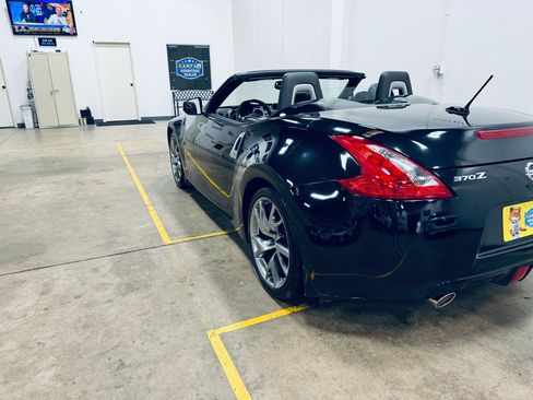 Used 2014 Nissan 370Z Touring w/ Sport Package image 18