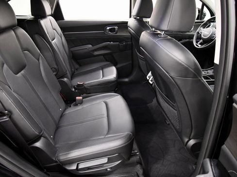 Certified 2025 Kia Sorento SX image 18