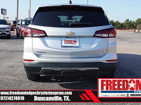 Used 2022 Chevrolet Equinox LT FWD image 4