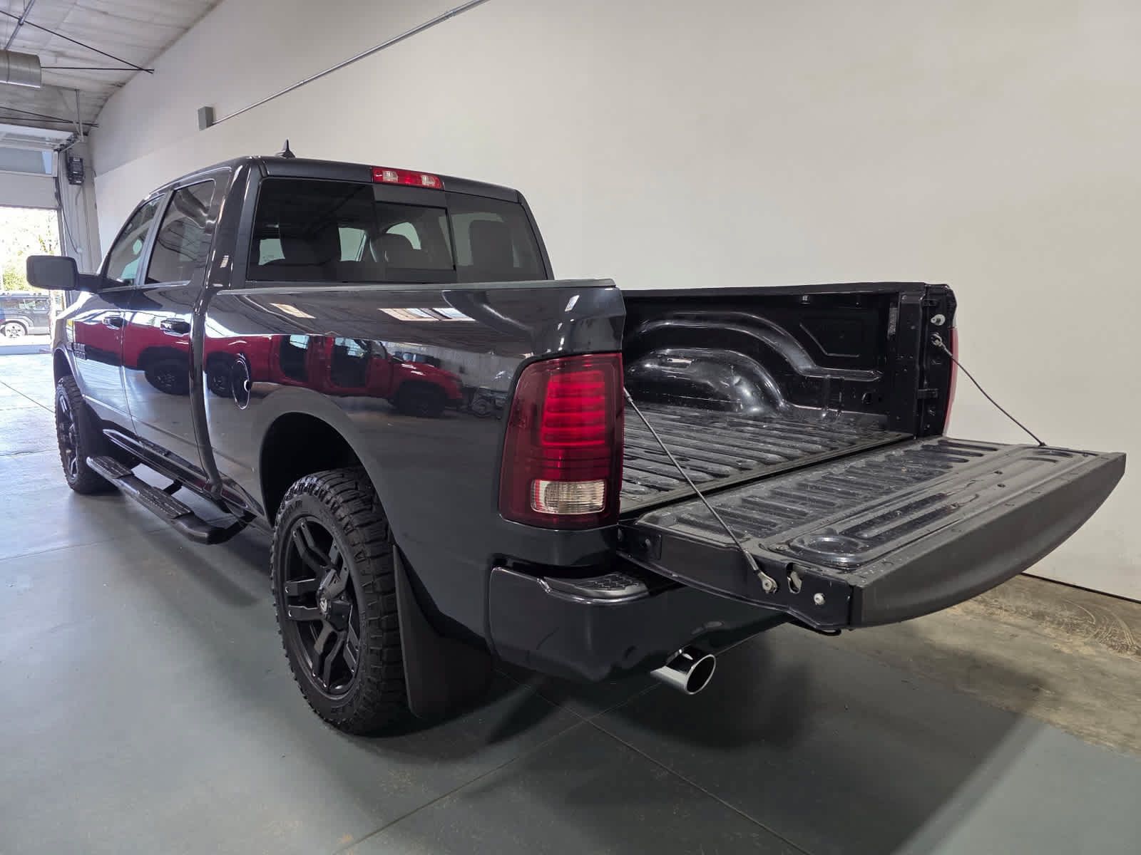 Used 2018 RAM 1500 Sport w/ Convenience Group AWD/4WD image 4