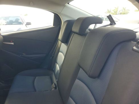 Used 2019 Toyota Yaris LE image 12