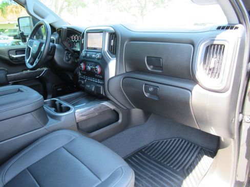 Used 2022 Chevrolet Silverado 2500 LTZ w/ LTZ Plus Package image 11