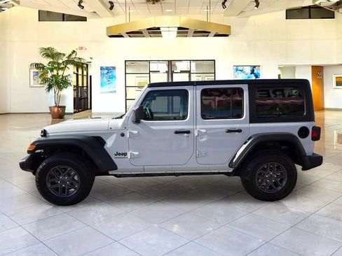 Used 2025 Jeep Wrangler Unlimited Sport AWD/4WD image 8