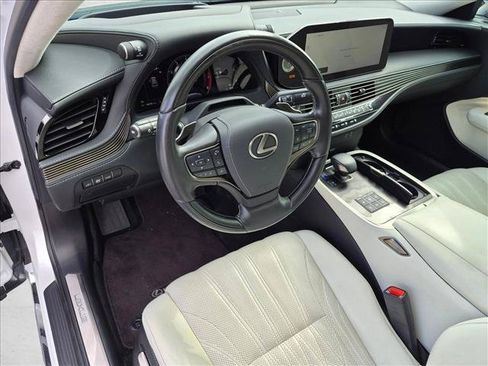 Used 2023 Lexus LS 500h AWD w/ Luxury Package image 10