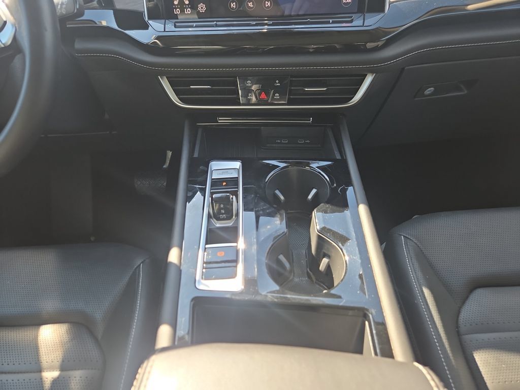 Used 2025 Volkswagen Atlas SEL AWD/4WD image 12