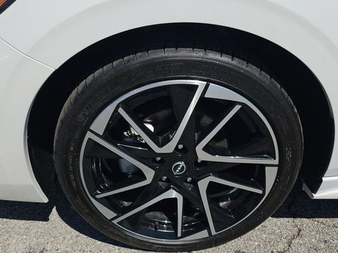 Used 2024 Nissan Sentra SR FWD image 9