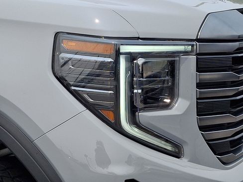 Used 2024 GMC Sierra 1500 AT4 w/ Technology Package AWD/4WD image 9