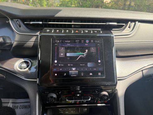 Used 2021 Jeep Grand Cherokee L Laredo w/ Luxury Tech Group I AWD/4WD image 24