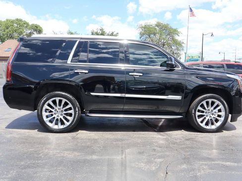 Used 2018 Cadillac Escalade Luxury AWD/4WD image 6