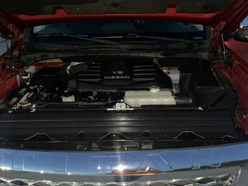 Used 2018 Nissan Titan SL w/ Chrome Package image 32