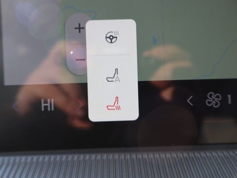 Used 2025 Ford Explorer Active w/ Active Comfort Package image 24