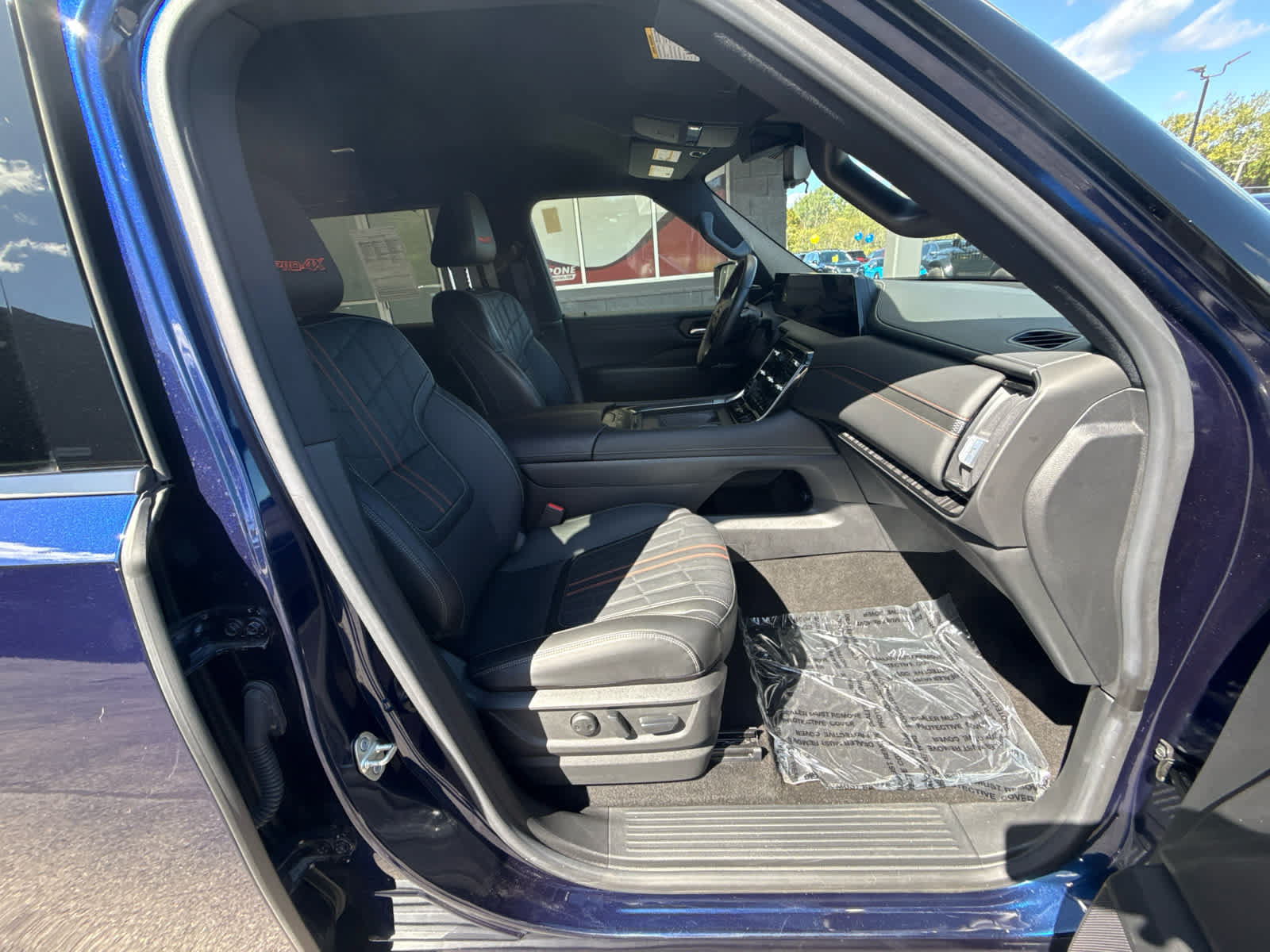 Certified 2025 Nissan Armada PRO-4X AWD/4WD image 13