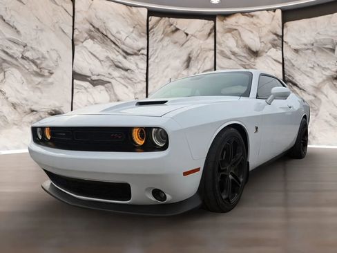 Used 2018 Dodge Challenger R/T Scat Pack w/ Leather Interior Group image 2