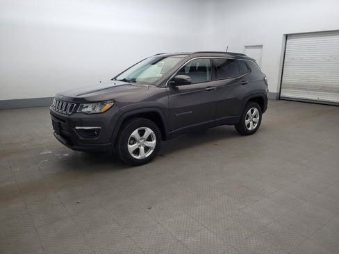 Used 2018 Jeep Compass Latitude w/ Cold Weather Group AWD/4WD image 2