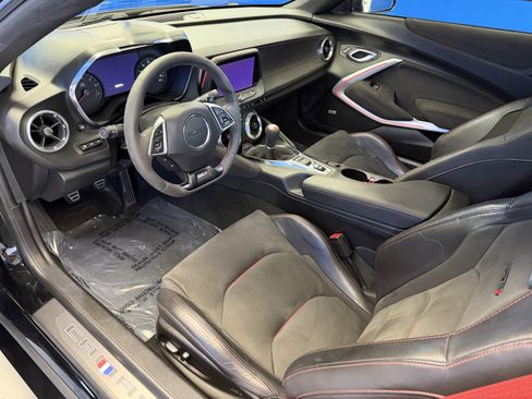 Used 2019 Chevrolet Camaro ZL1 RWD image 12