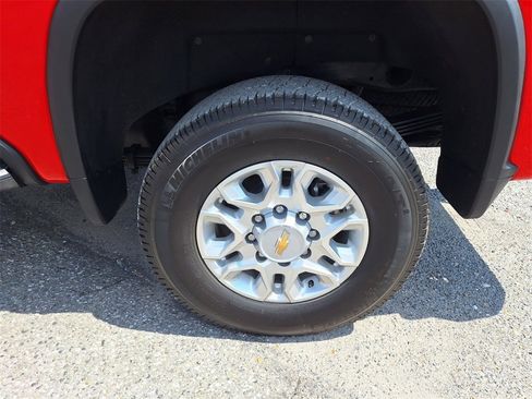 Used 2024 Chevrolet Silverado 2500 LT image 22