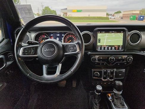 Used 2019 Jeep Wrangler Unlimited Sahara w/ Uconnect 4C Nav & Sound Group AWD/4WD image 11