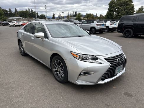 Used 2016 Lexus ES 350 w/ Premium Package w/Wood Trim FWD image 6