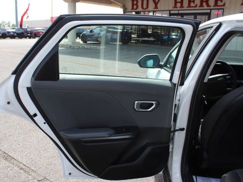 Used 2025 Kia K4 FWD image 14