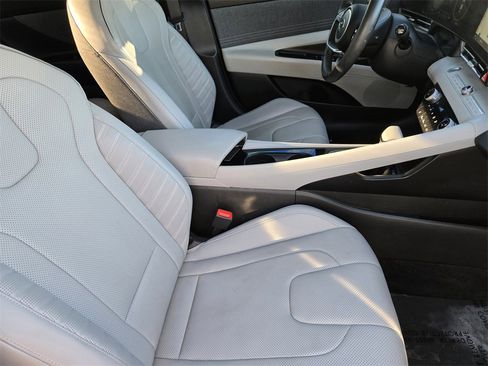 Used 2023 Hyundai Elantra Limited image 19
