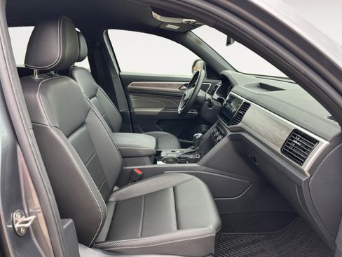 Certified 2023 Volkswagen Atlas Cross Sport SE FWD image 17