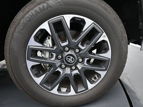 Used 2026 Toyota Tundra Limited AWD/4WD image 11