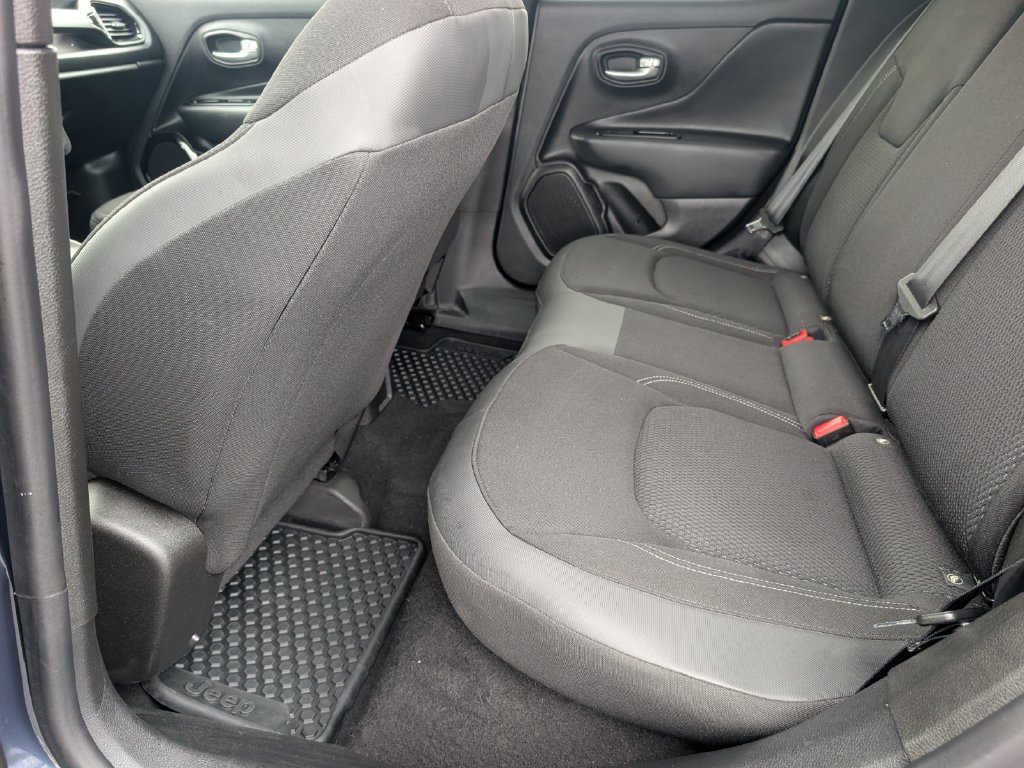 Used 2023 Jeep Renegade Altitude AWD/4WD image 13