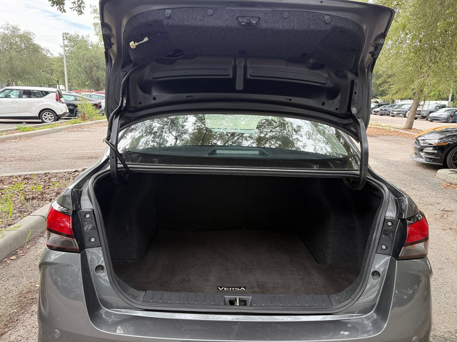 Used 2025 Nissan Versa SV FWD image 27