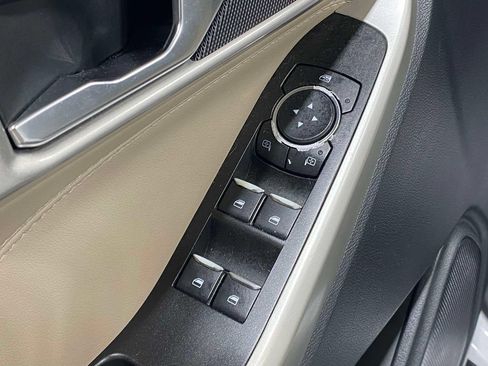 Used 2022 Ford Explorer XLT w/ Equipment Group 202A AWD/4WD image 20