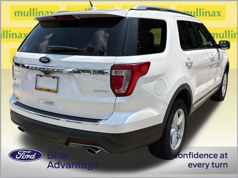 Used 2018 Ford Explorer XLT w/ Equipment Group 202A FWD image 4
