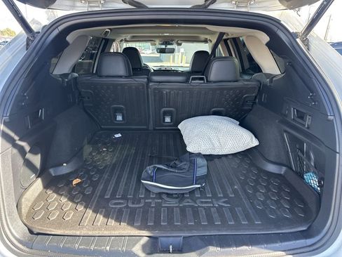 Used 2021 Subaru Outback Limited image 15