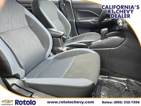 Used 2025 Nissan Versa SV FWD image 11