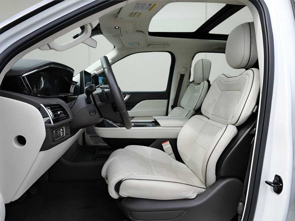 Used 2024 Lincoln Navigator L Black Label AWD/4WD image 10