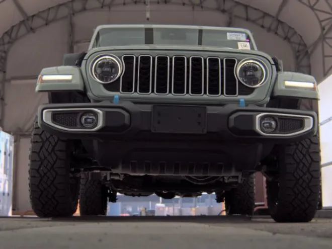 Used 2024 Jeep Wrangler Unlimited Sahara AWD/4WD image 6