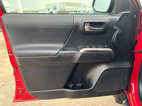 Used 2020 Toyota Tacoma TRD Sport image 13