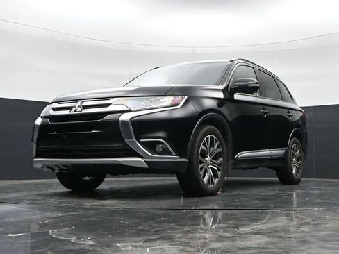 Used 2016 Mitsubishi Outlander AWD image 39