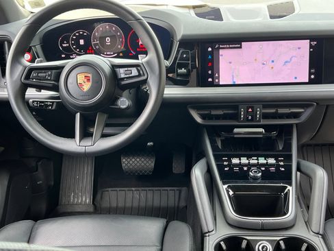 Certified 2025 Porsche Cayenne AWD/4WD image 15