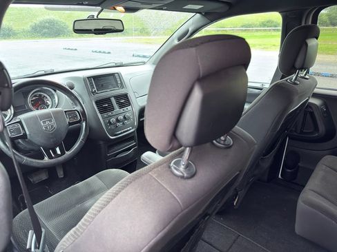 Used 2017 Dodge Grand Caravan SE FWD image 24
