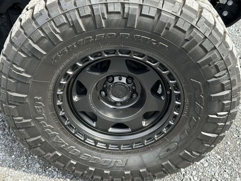 Used 2023 Jeep Gladiator Mojave w/ Cold Weather Group image 10