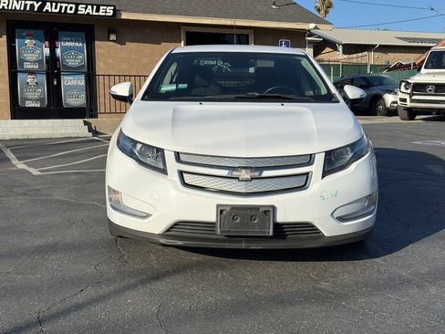 Used 2014 Chevrolet Volt FWD image 2