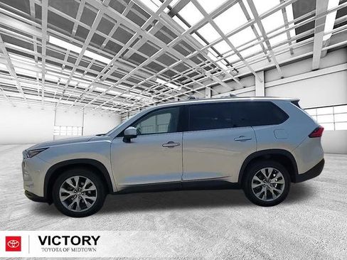 Used 2024 Toyota Grand Highlander Limited image 7