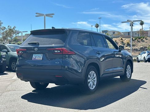 Used 2025 Toyota Grand Highlander FWD image 3