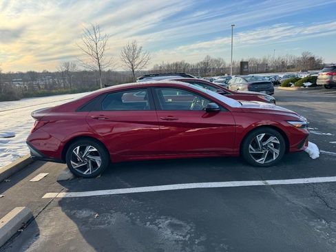Certified 2025 Hyundai Elantra Sport image 2
