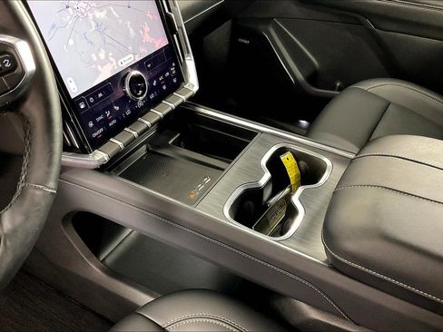 Used 2024 GMC Acadia Elevation image 19